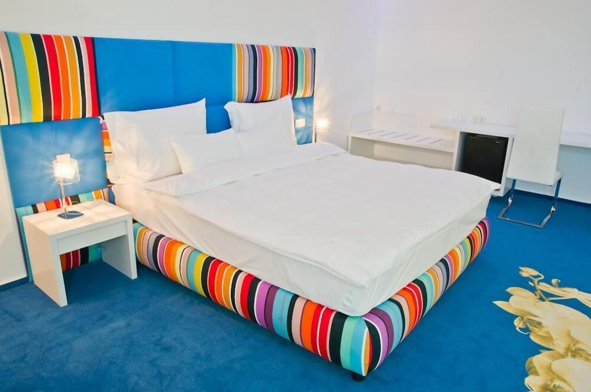 Marshal Garden Hotel Βουκουρέστι Εξωτερικό φωτογραφία A room at the hotel