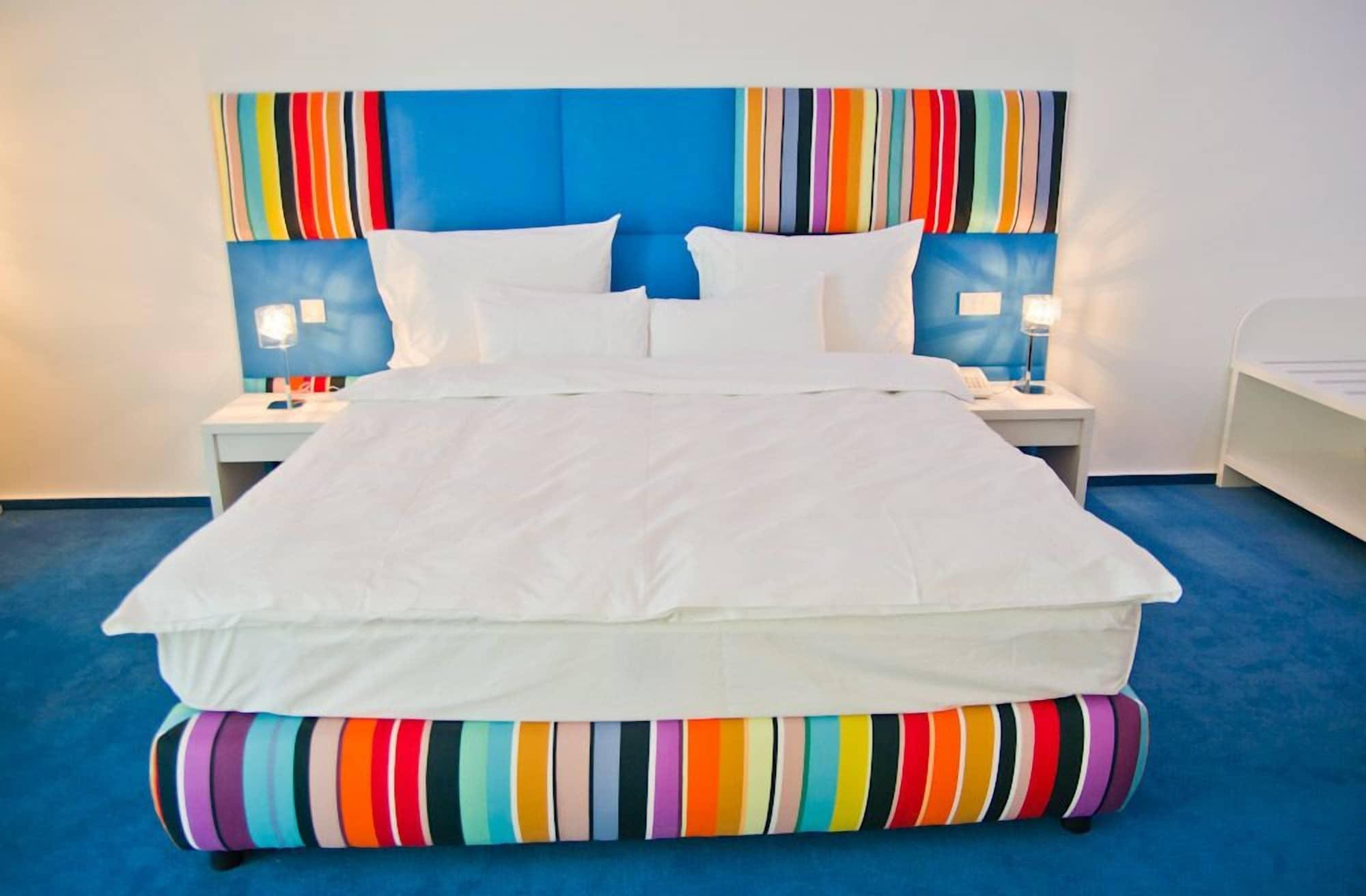 Marshal Garden Hotel Βουκουρέστι Εξωτερικό φωτογραφία A bed