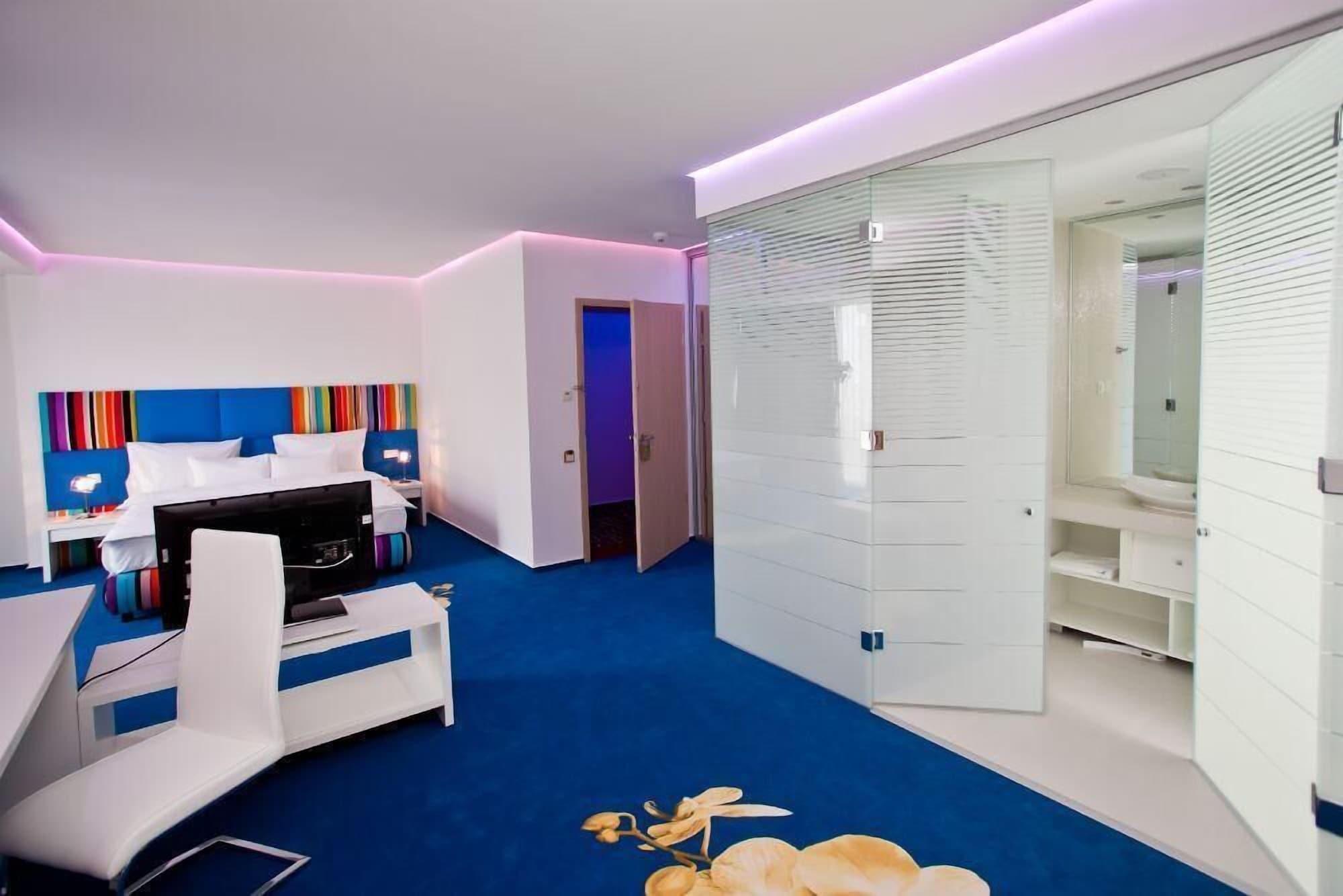 Marshal Garden Hotel Βουκουρέστι Εξωτερικό φωτογραφία A room at the hotel