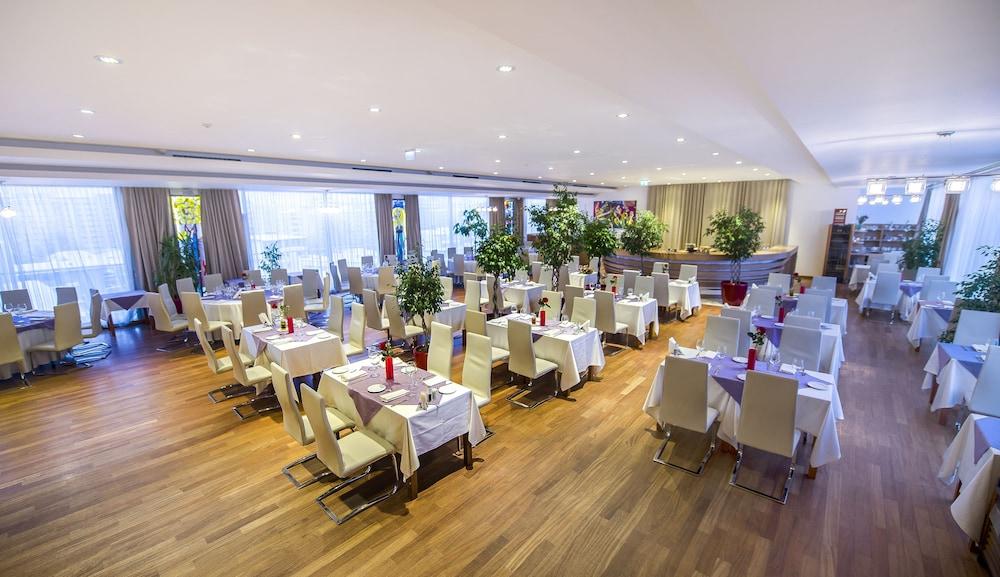 Marshal Garden Hotel Βουκουρέστι Εξωτερικό φωτογραφία The restaurant