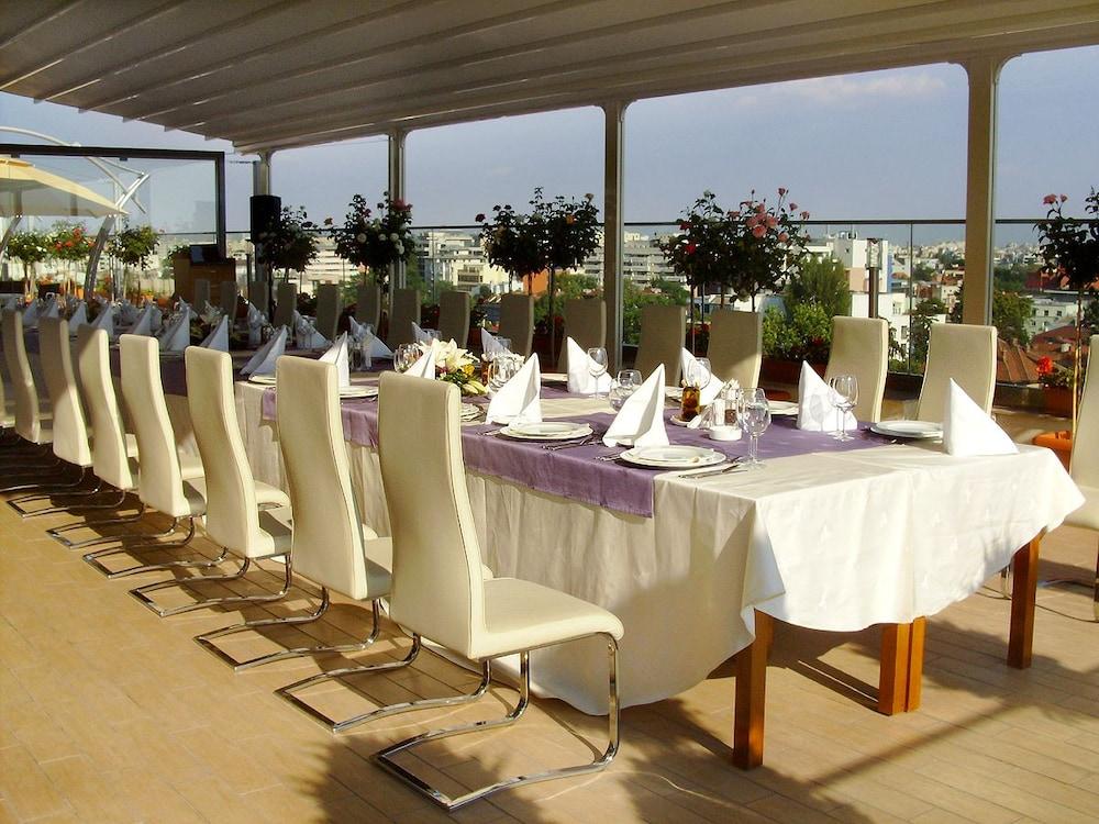 Marshal Garden Hotel Βουκουρέστι Εξωτερικό φωτογραφία The Sky Bar