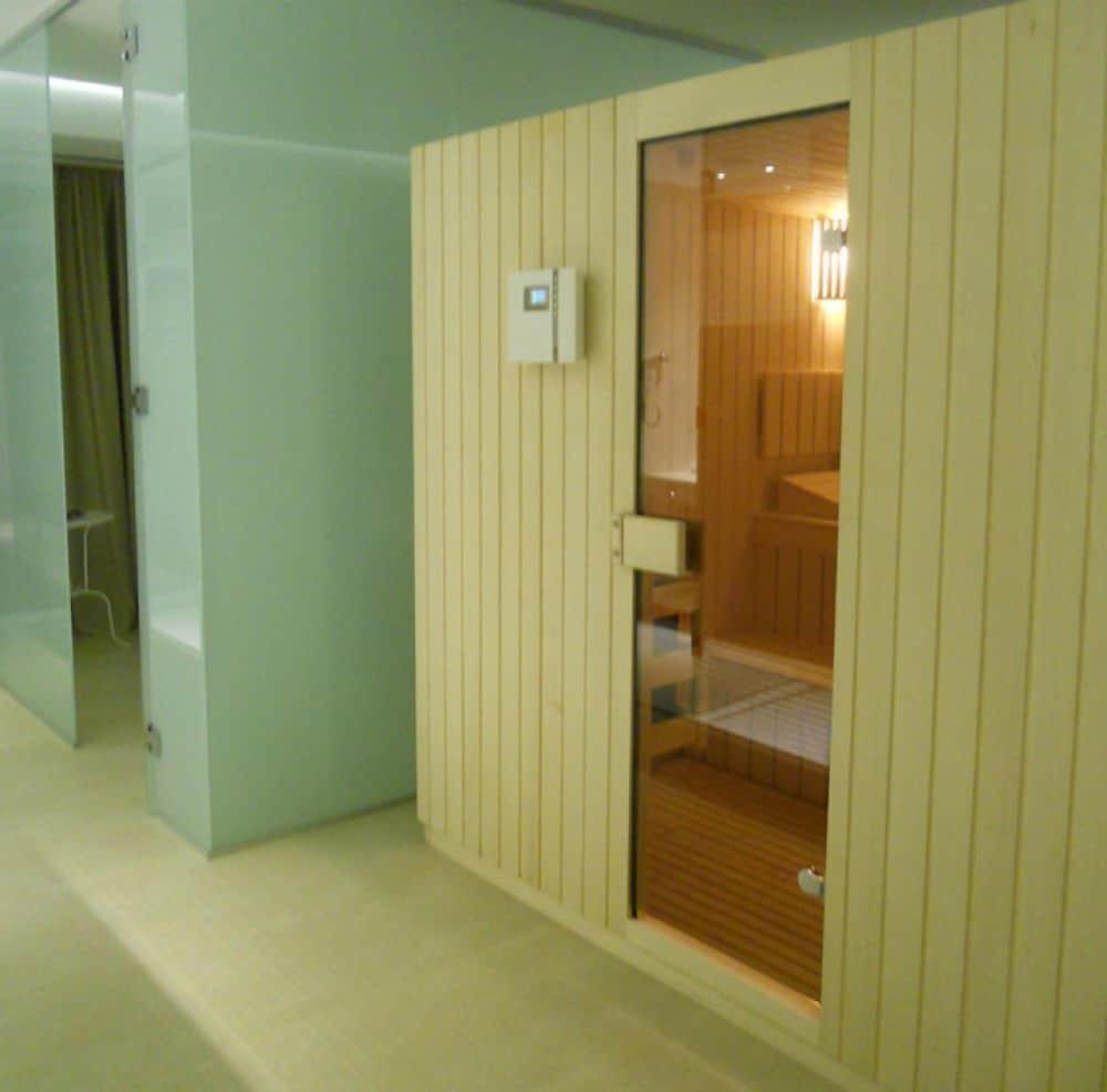 Marshal Garden Hotel Βουκουρέστι Εξωτερικό φωτογραφία A modern Finnish sauna