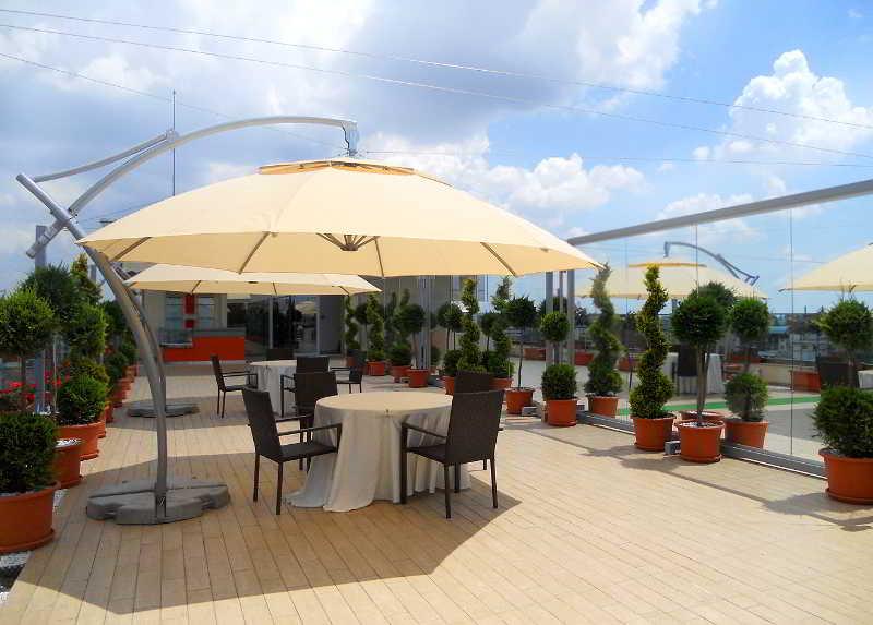 Marshal Garden Hotel Βουκουρέστι Εξωτερικό φωτογραφία Rooftop bar