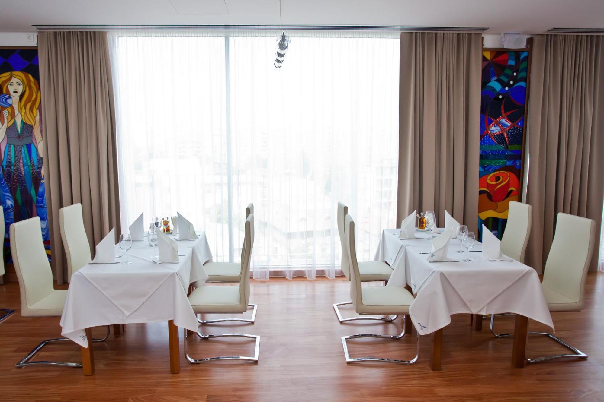 Marshal Garden Hotel Βουκουρέστι Εξωτερικό φωτογραφία Restaurant