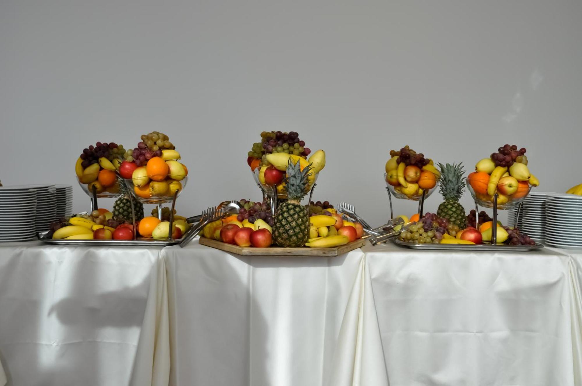 Marshal Garden Hotel Βουκουρέστι Εξωτερικό φωτογραφία Fruit salad