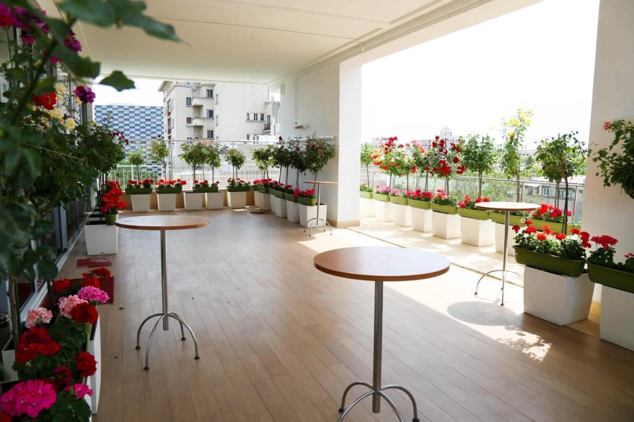 Marshal Garden Hotel Βουκουρέστι Εξωτερικό φωτογραφία The balcony of the 101st floor